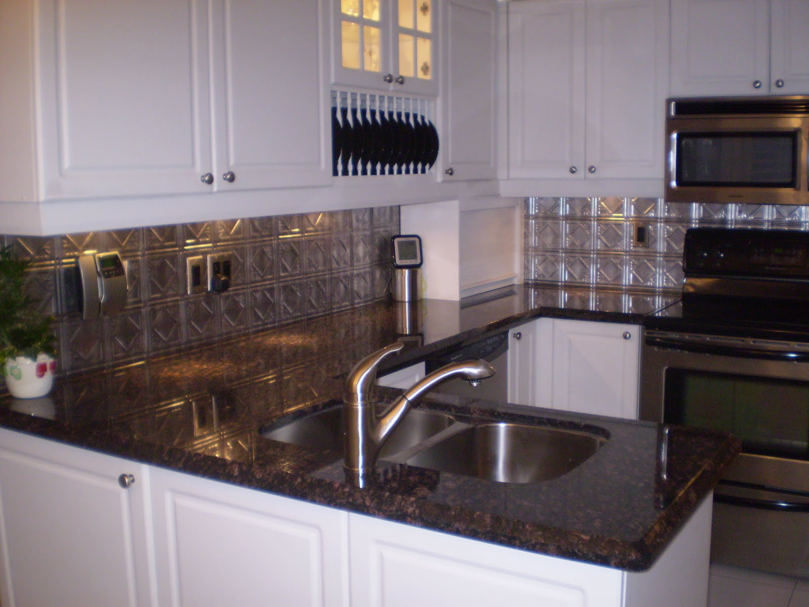 The Granite Gurus: Slab Sunday: Tan Brown granite The Granite Gurus: Slab Sunday: Tan Brown granite on Backsplash For Black Granite Countertops And Brown Cabinets
id=78531