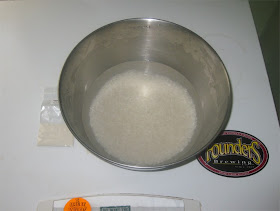 Soaking the rice in cold water Soaking the rice in cold water