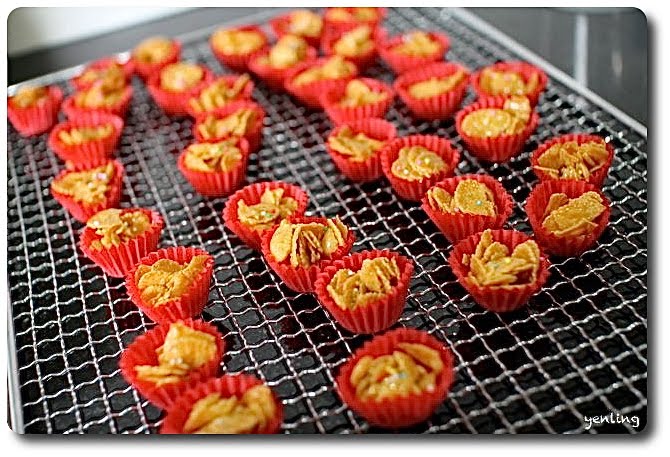 ~ Diary Of A Young Housewife ~: Honeyed Cornflakes Cups