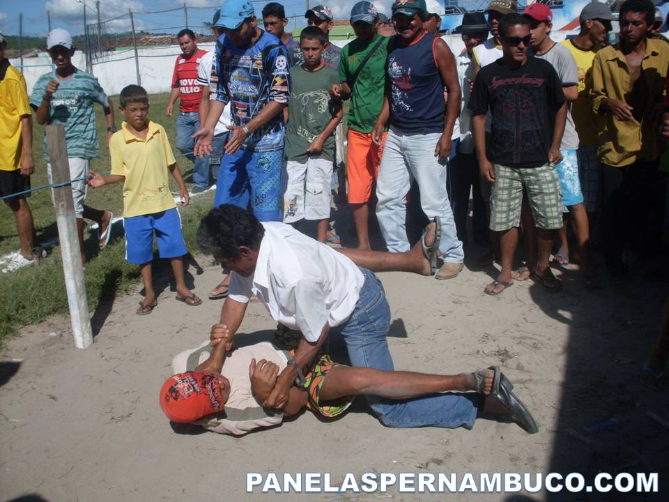 [Violencia+entre+torcida+04.JPG]