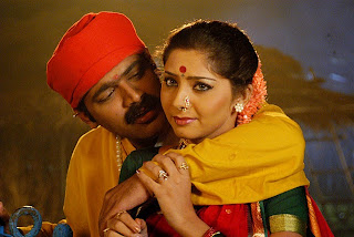 sonali-kulkarni-with-makrand-anaspure