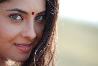 natrang-actress-sonali-kulkarni