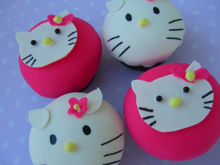 How To Make Hello Kitty Cupcakes. I made Hello Kitty cupcakes a
