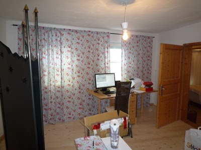 [schlafzimmer3.JPG]