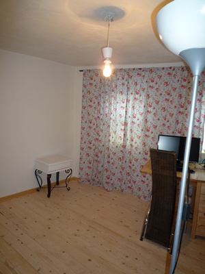 [schlafzimmer2.JPG]