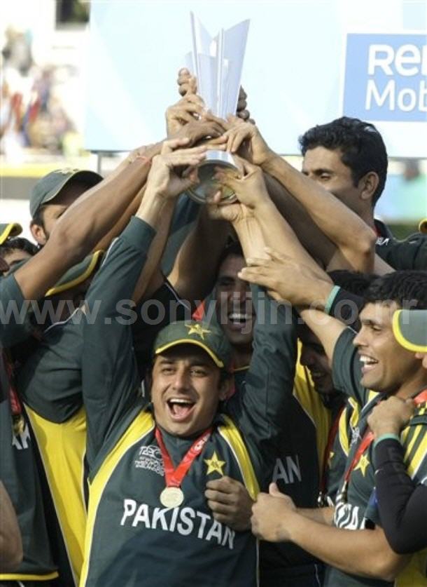 [Pakistan's+players+celebrate+with+the+trophy+after+defeating+Sri+Lanka.jpg]