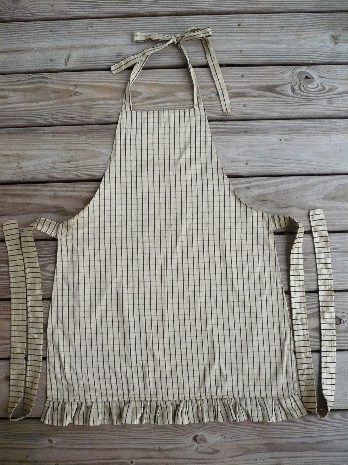 Jamie Leigh Short Aprons with Ruffles