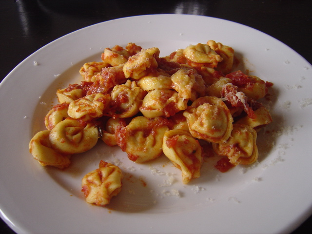 [20070311TortelliniWithTomatoandbasil.jpg]