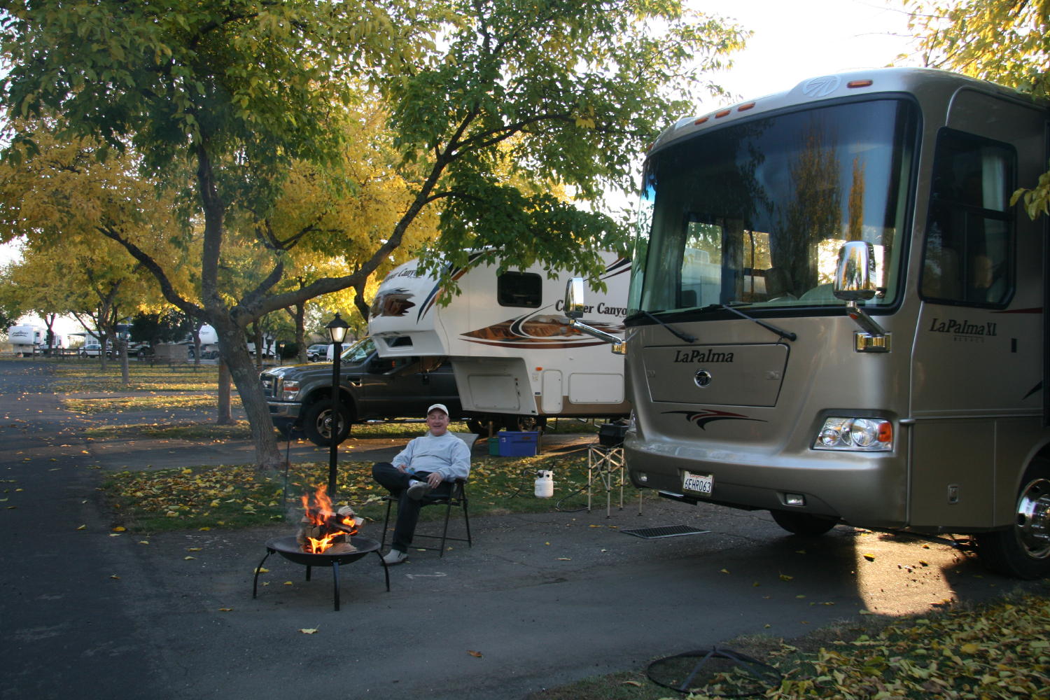 Have 5er will travel 11. RV Park in Plymouth, Ca., with the Gleisners