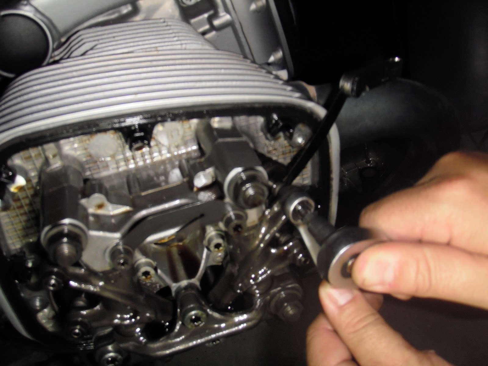 Brico Boxer BMW: Reglaje de valvulas (con mas fotos y mas grandes)