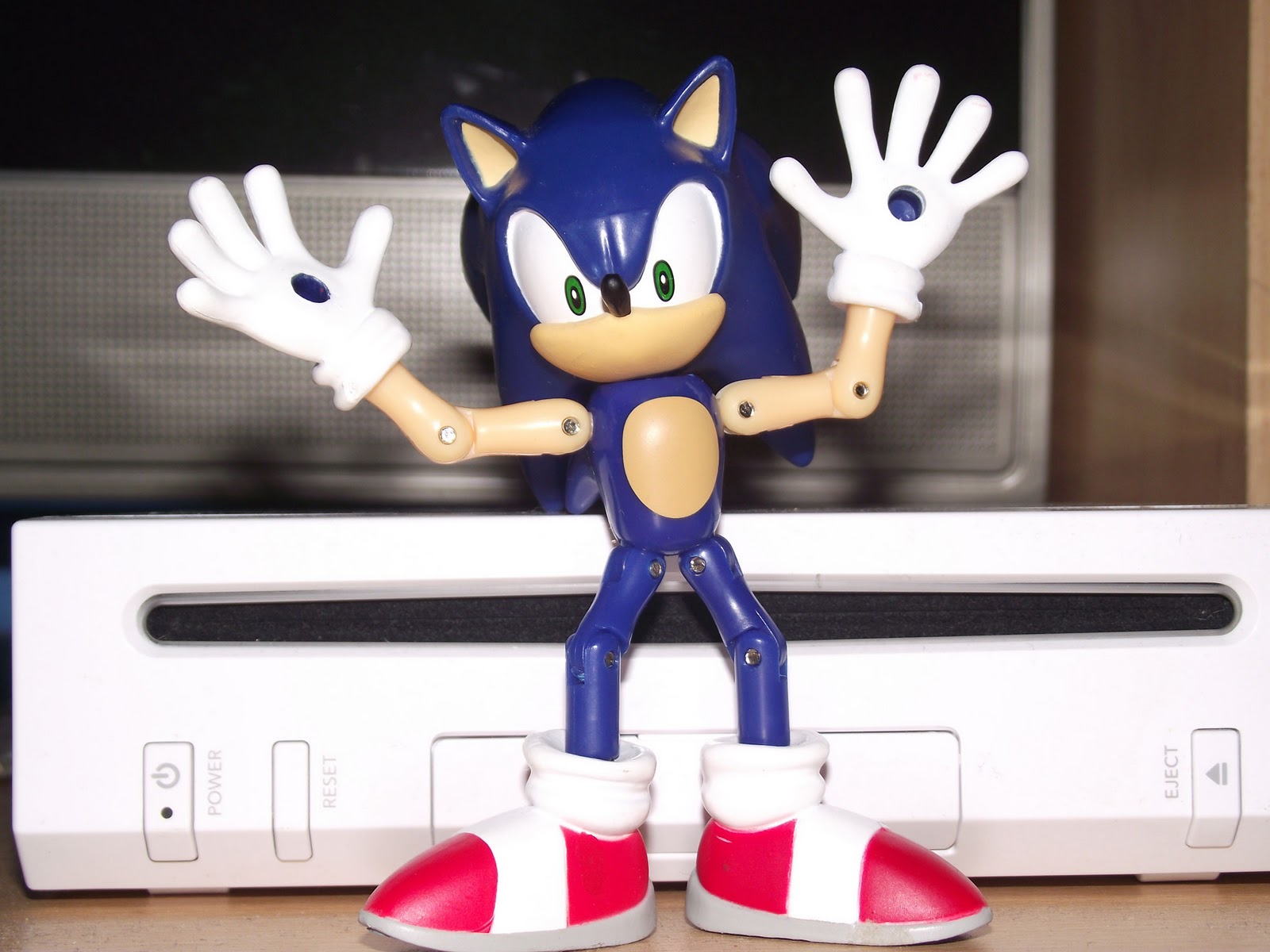 Sega Memories: Sonic Colours Pre-Order Figure...with Wisps!1600 x 1200