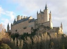 Visita el Alcazar de Segovia. Pincha en cualquiera de las imágenes para obtener información.