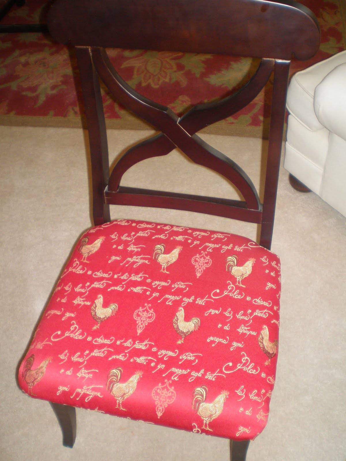 How to choose dining room chair seat covers?