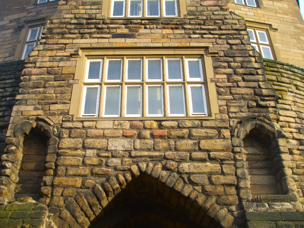 [09-12-01+Castle+r.jpg]