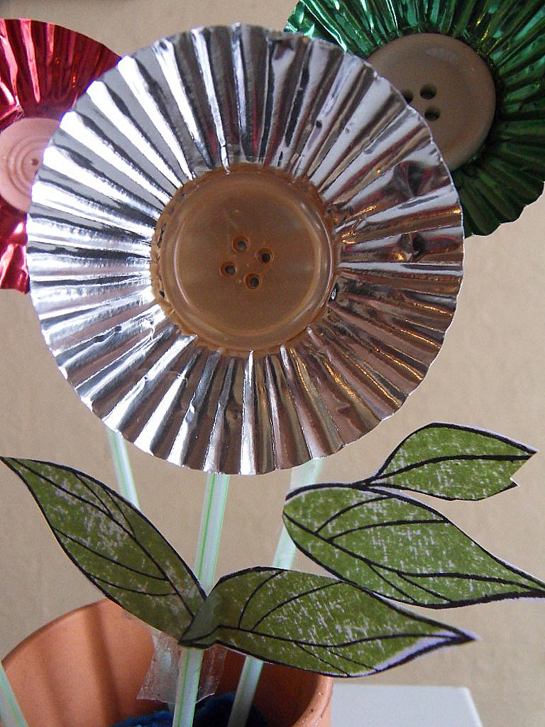 Creative Flourishes Cupcake Case Flowers