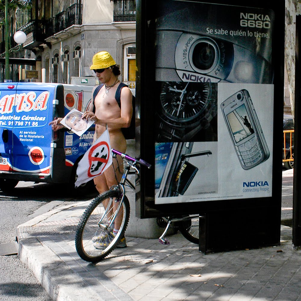 Ciclistas desnudos in Madrid - DPReview Entry