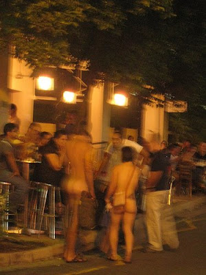 Singapore+Naked+Couple+in+Public+Greeted+with+Applause+www.GutterUncensored.com+b0f12d284e.jpg
