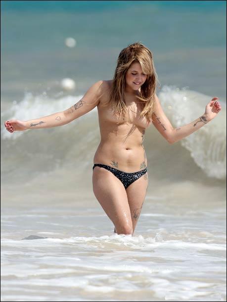 [Peaches+Geldof+Topless+Beach+Pictures+www.GutterUncensored.com+peaches-geldof-topless-pictures-6.jpg]