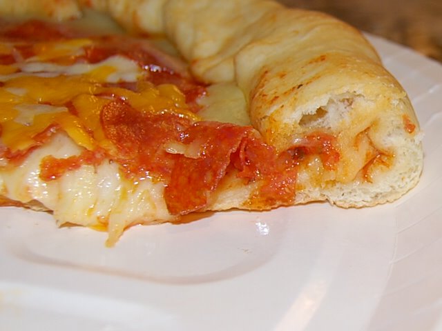 [stuffed+crust+pizza+4+23+08+006.jpg]