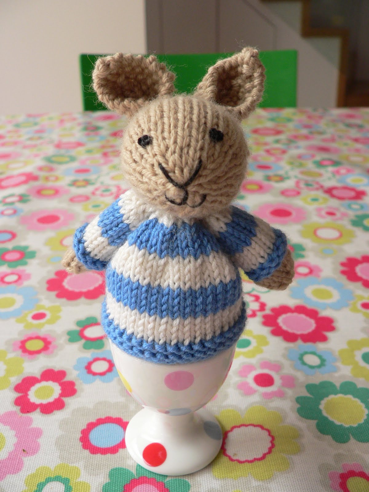 Tight Knit Mamas: Little bunny egg cosy