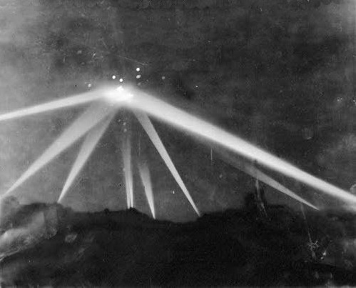 [1942-February-25-Los-Angeles-California-USA-UFO.jpg]