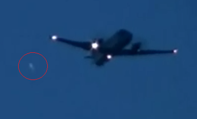 Footage of UFO following a plane from Canada | Latest UFO sightings