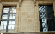 fenêtre dans la cour carrée( louvre)