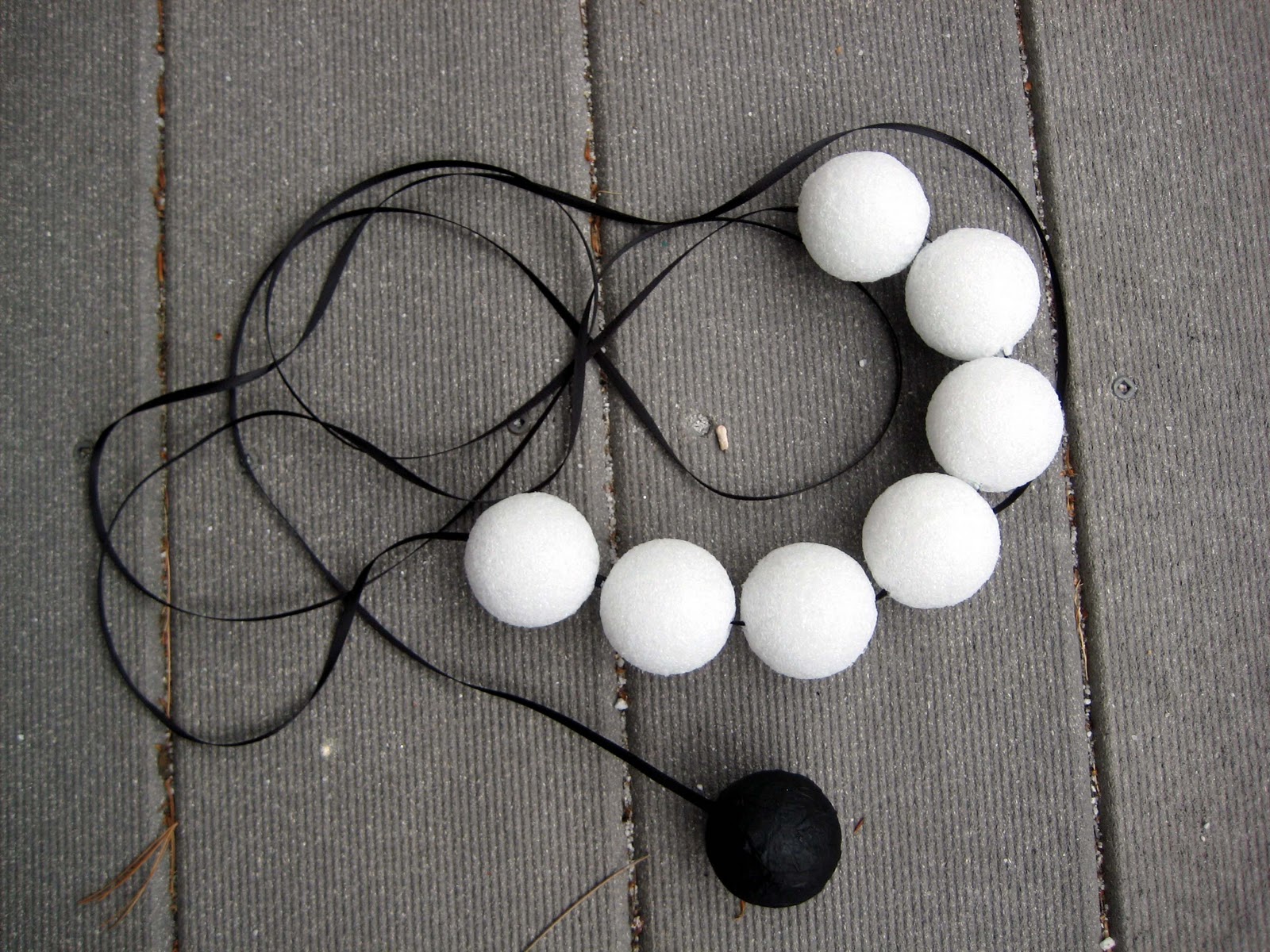 4 Crazy Kings Simple Styrofoam Spiders