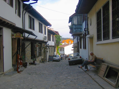 monasterio bachkovo fuente platanos bulgaria