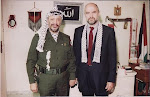 Con el Padre de la Patria, Líder Yasser Arafat. Túnez 1989