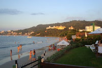 Vista desde el Sete Ilhas Hotel junto a la playa, se escuchan las olas y las gente cerca