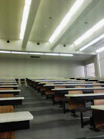 早稲田大学オープンキャンパス人間科学部説明会の教室（後方）の巻。