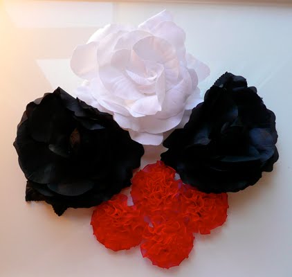 "Flores"BIG Black or White - US$ 6.00 / SMALL red - US$ 3.00
