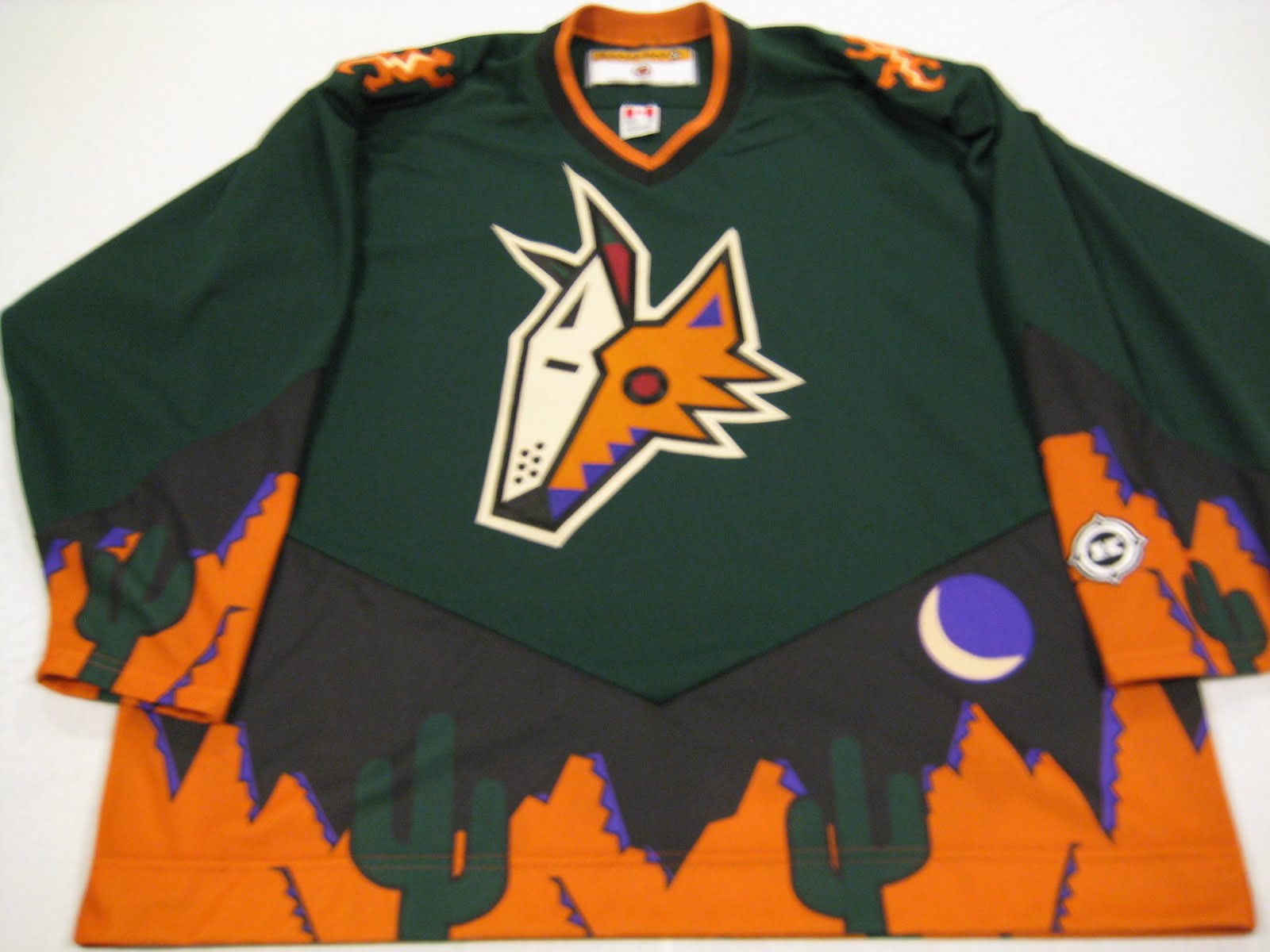 coyotes third jersey