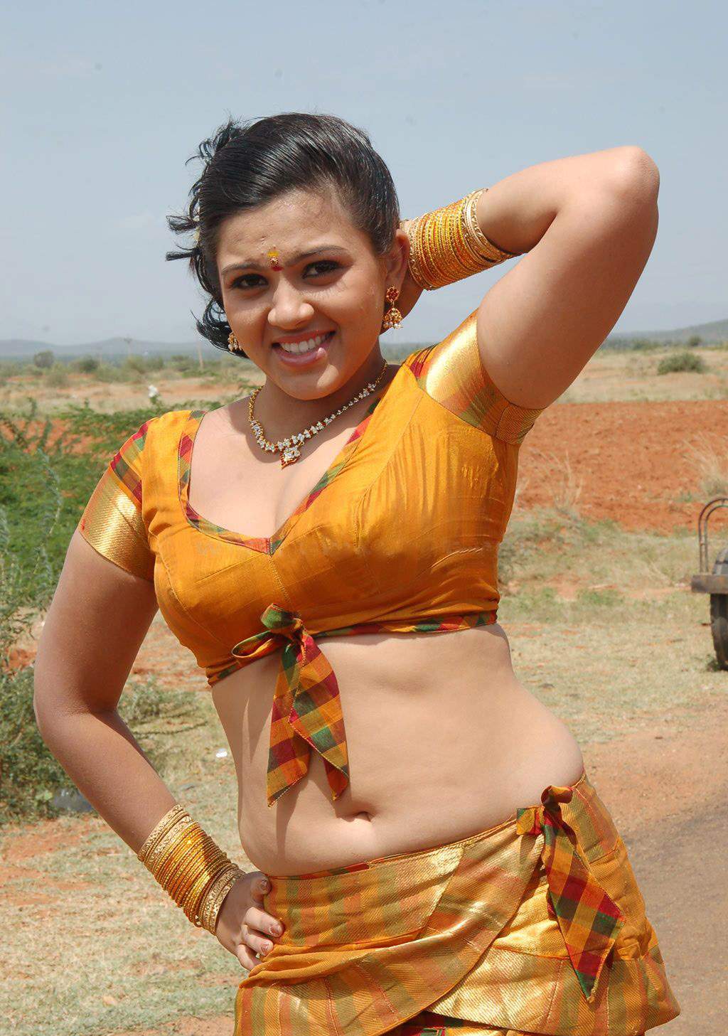 hot-tamil-actress-photos-from-movie-Naanum_En_Kadhalum_Hot_stills_photos_12...