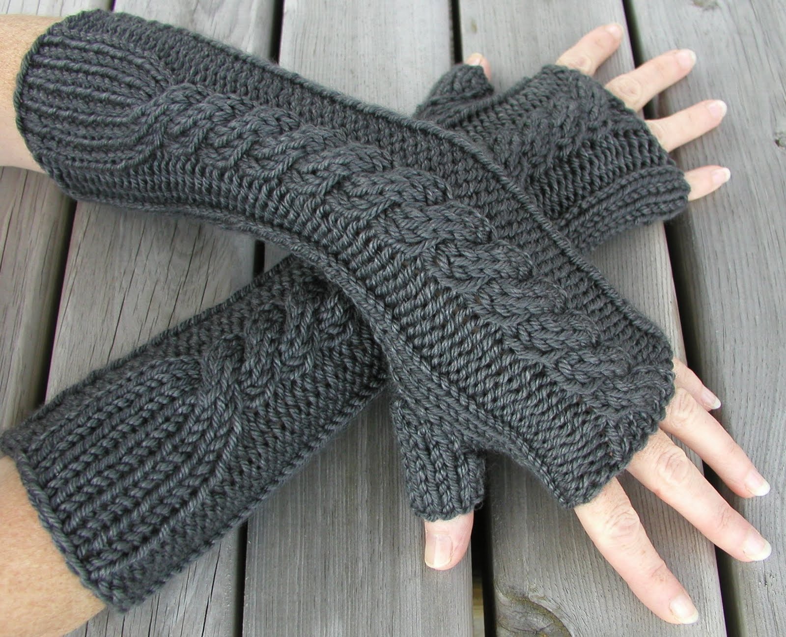 Knitting Pattern Central - Free Fingerless Mittens Knitting