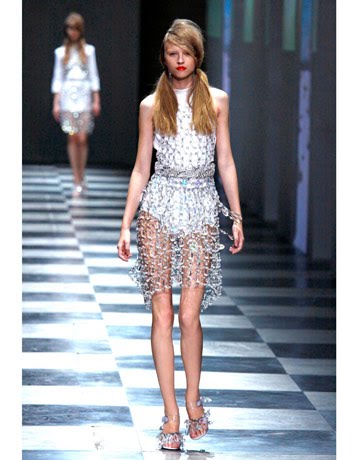 [white-prada-newlooks-0110-de.jpg]