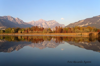 Lago di Annone in autunno