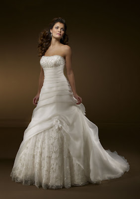 Wedding Dress: Romantic Bride