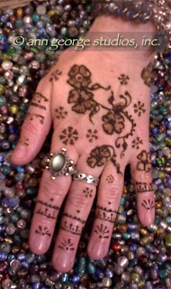 henna design for the back of the hand