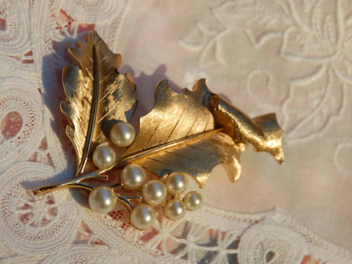 designer signed Trifari gold holly pin with pearls