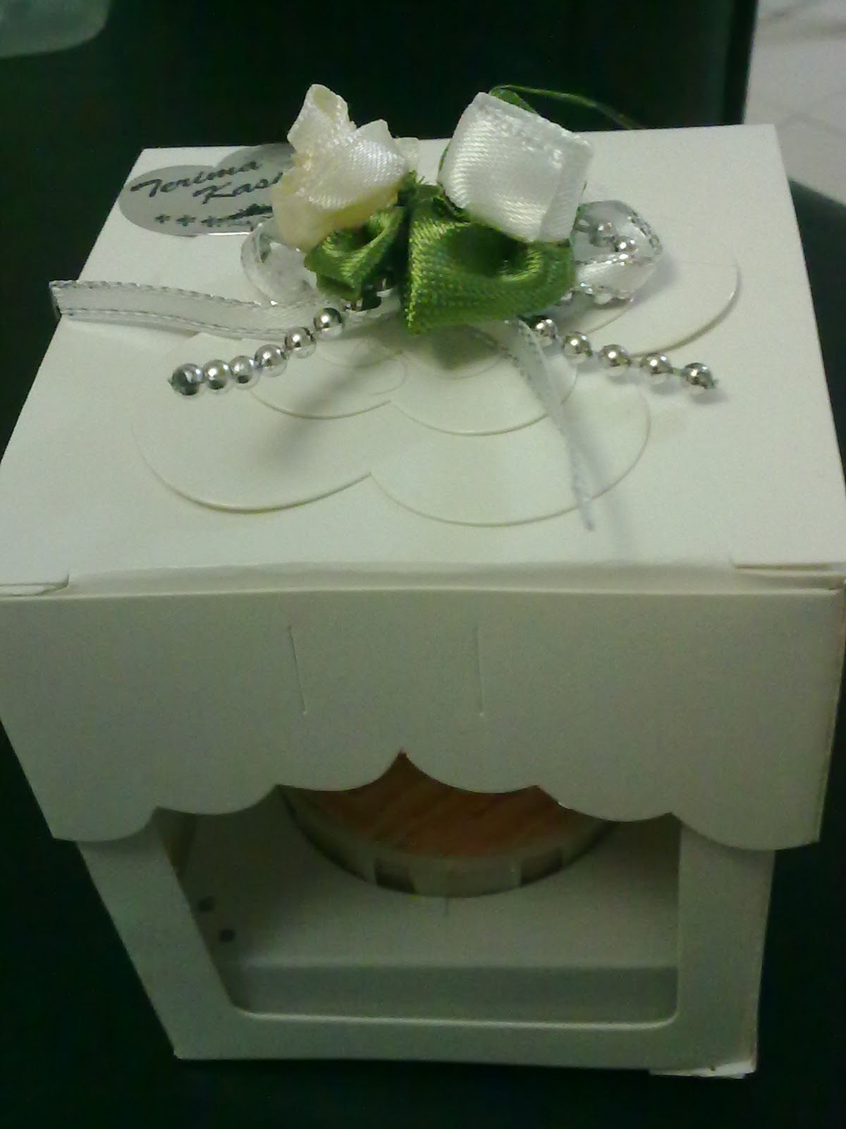 cakes.chantek door gifts for wedding..single box and vanilla cupcake