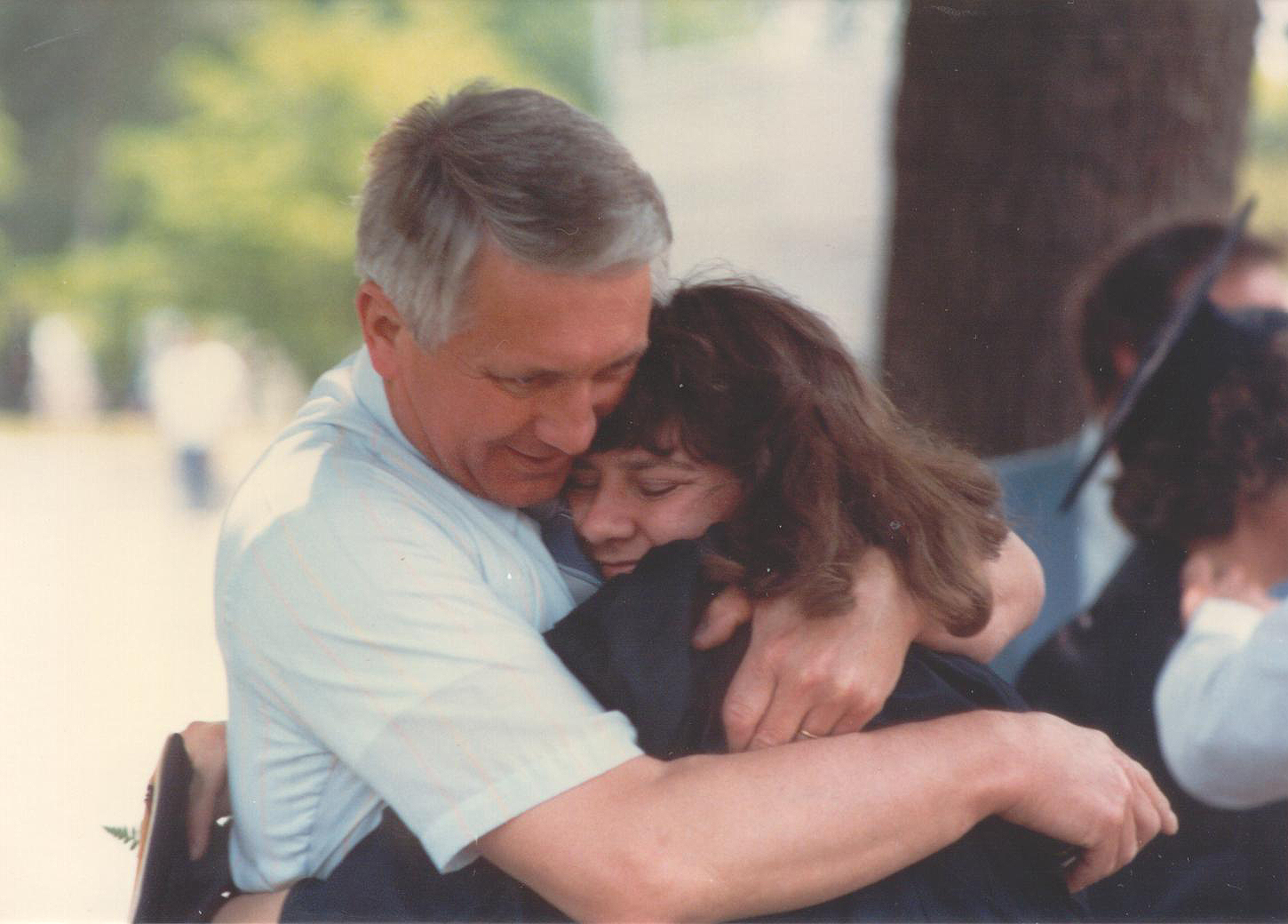 [1986+May+Dad+hugging+Dianne+college+graduation.jpg]