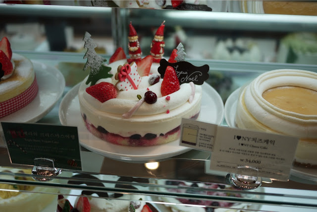 Christmas Cakes in Seoul, Korea - Seoul Eats