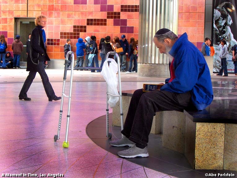 [060331-Jewish-man-and-Ursula--CA-Science-Center-E-C.jpg]