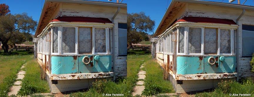 [070315-Abandoned-railcar-diner-2-X-C-BLOG.jpg]