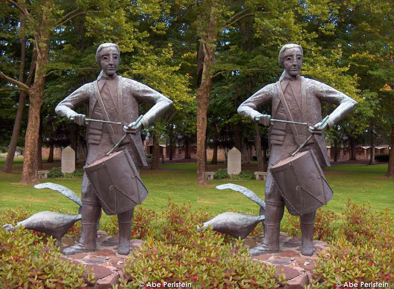 [070921-Bloomfield--Drummer-Boy-statue-X-C-BLOG.jpg]