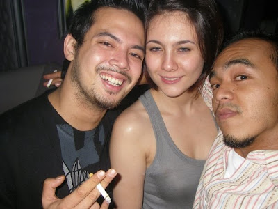 Gosip Artis Indonesia: Wulan Guritno - A Hot Mom