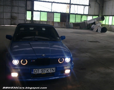 BMW E30 cabrio in blue