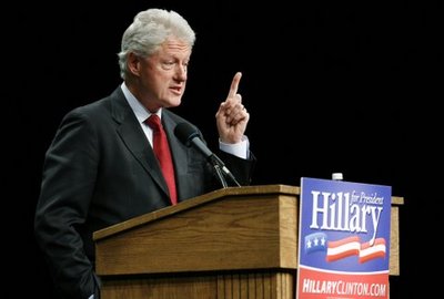 [Bill%20Clinton%20pointing%20at%20lectern%20Dec%204%202007%20small-thumb.jpg]